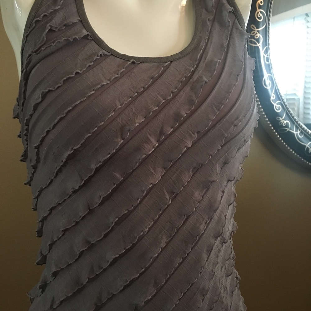 Grey Ruffle Tank🤩 - Picture 4 of 8